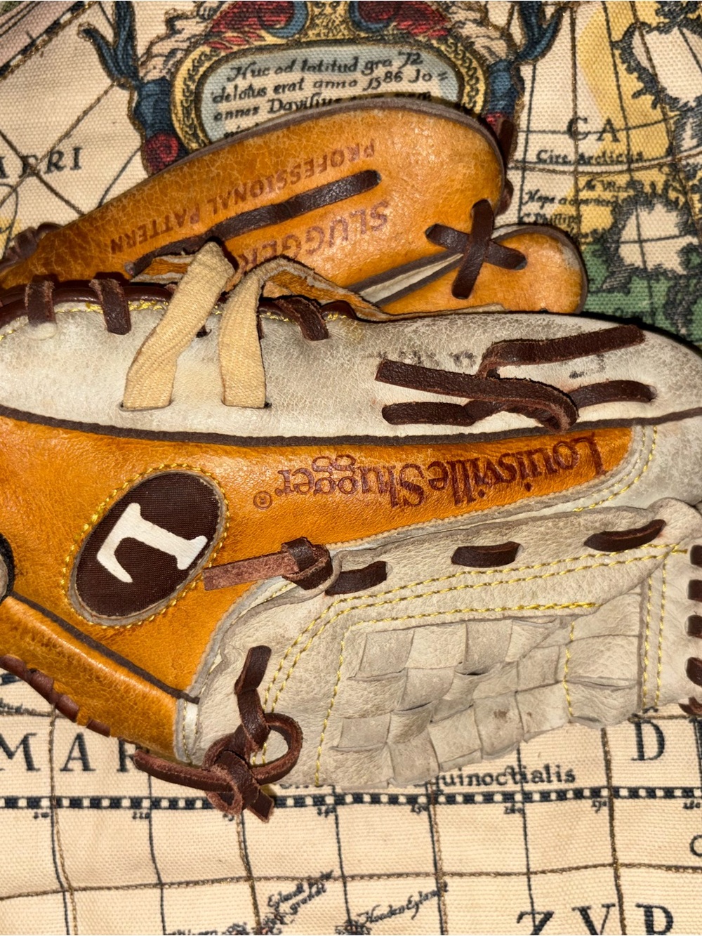 Louisville Slugger Kids Two-Tone Tan and Cream Moccasin Baseball Glove